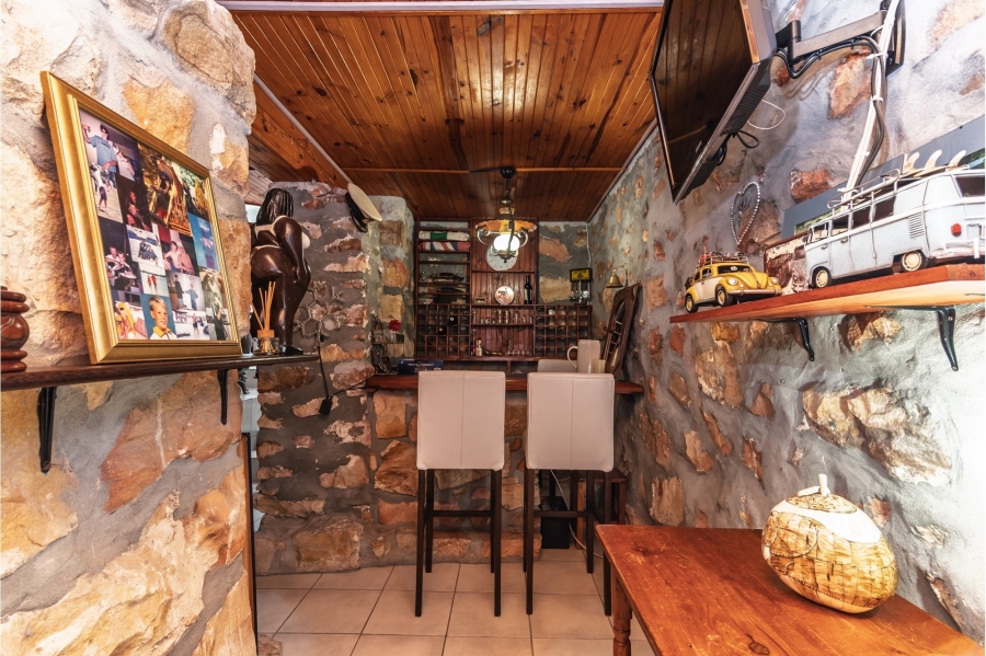 3 Bedroom Property for Sale in Cairnside Western Cape